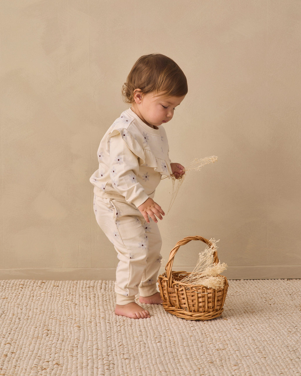 Quincy Mae Relaxed Fleece Sweatpant Blue Daisy in NATURAL