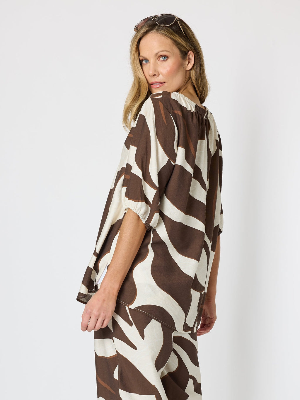 Clarity Bay Leaf Print V Neck Top - Mocha Multi in Mocha Multi