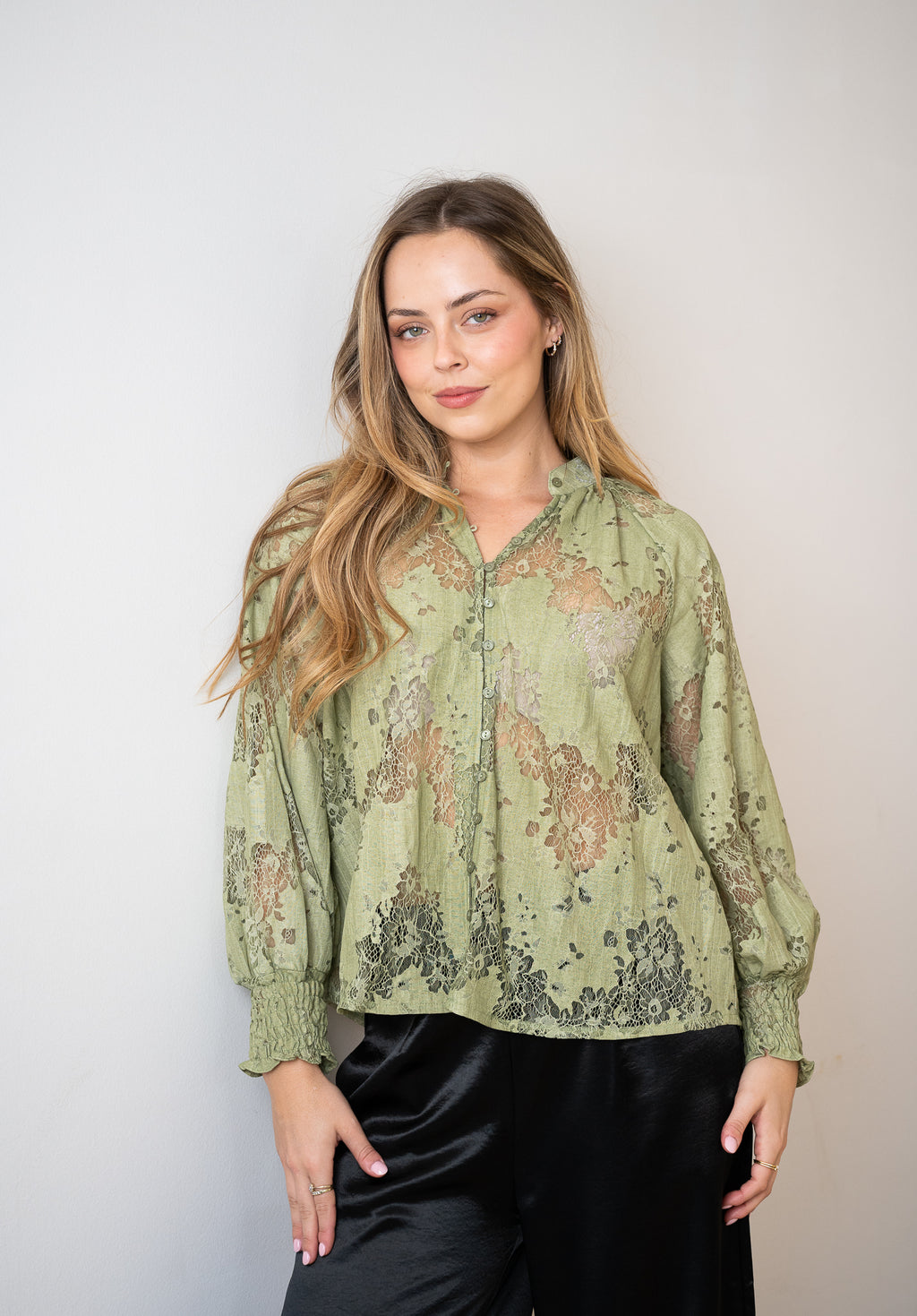 Fria - Vintage Floral Lace Blouse