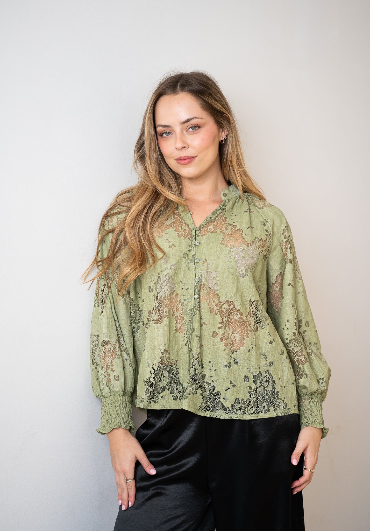 Fria - Vintage Floral Lace Blouse