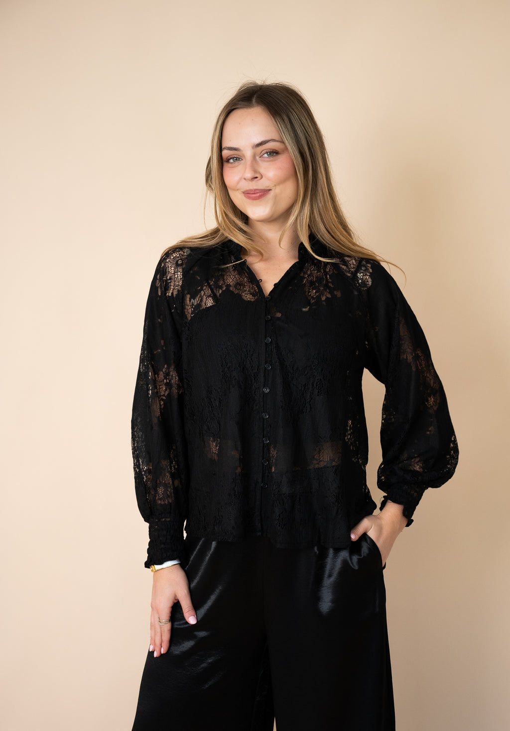 Fria - Vintage Floral Lace Blouse