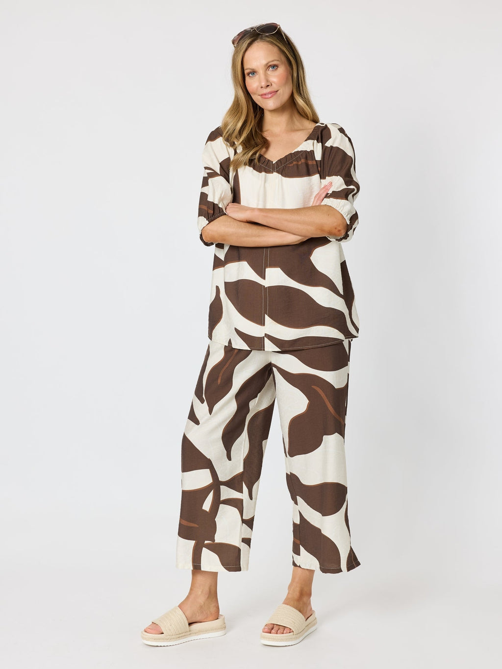 Clarity Bay Leaf Print V Neck Top - Mocha Multi in Mocha Multi