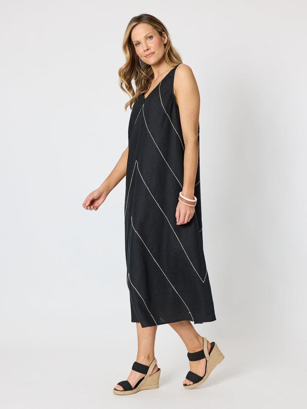 Hammock & Vine Haven Chevron Stitch Linen Dress - Black/White in Black/White