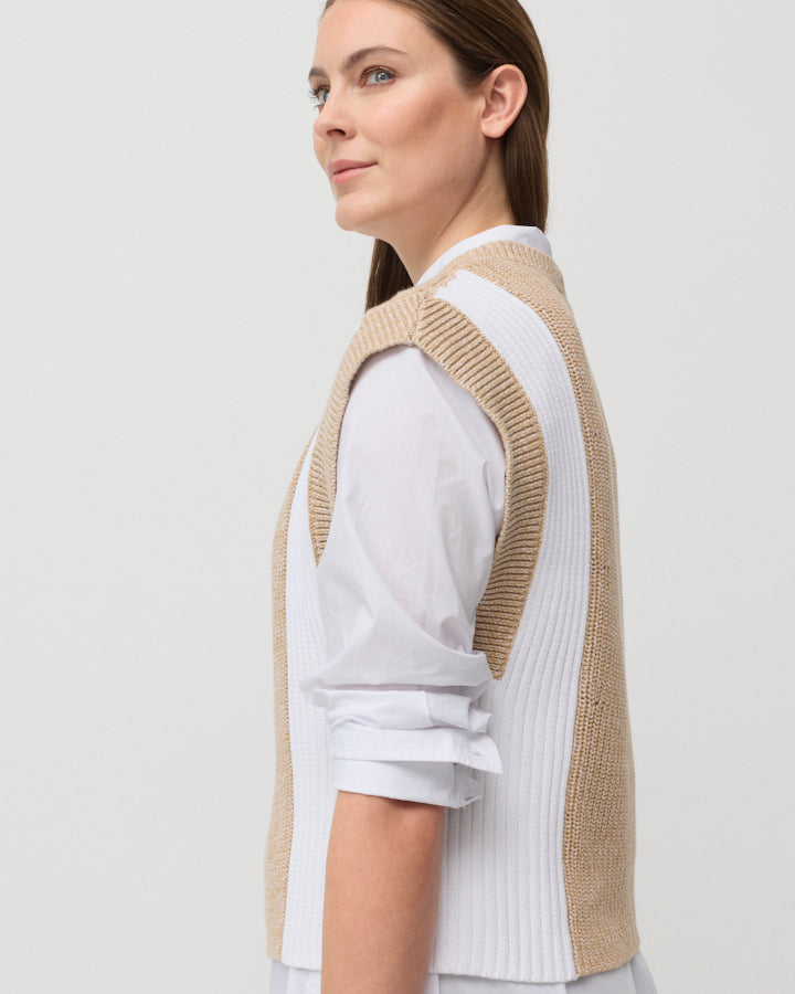 Yarra Trail Essential Poplin Shirt in WHITE