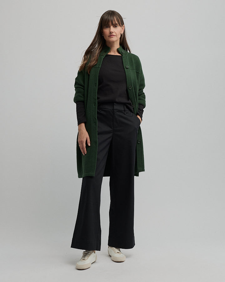 Yarra Trail Messenger Tee in BLACK