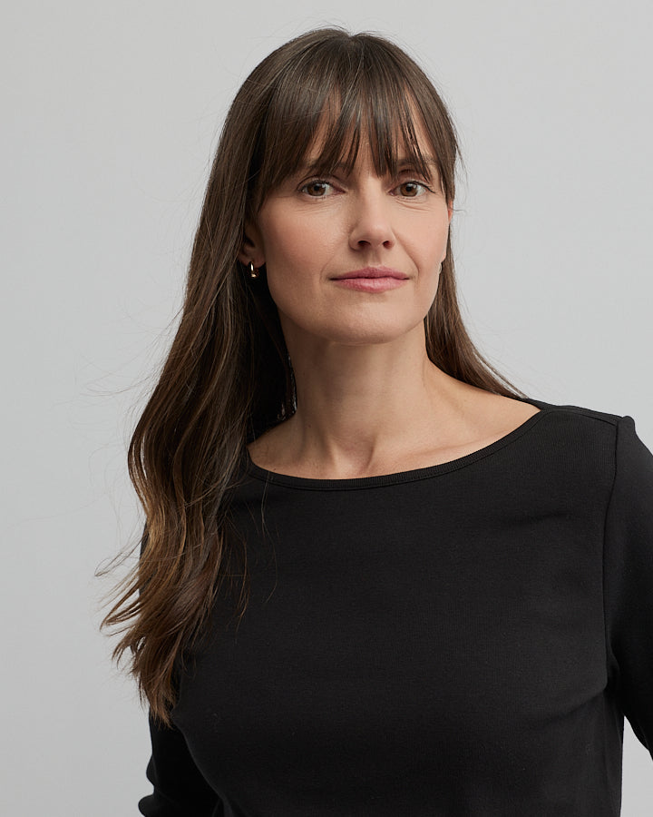 Yarra Trail Messenger Tee in BLACK