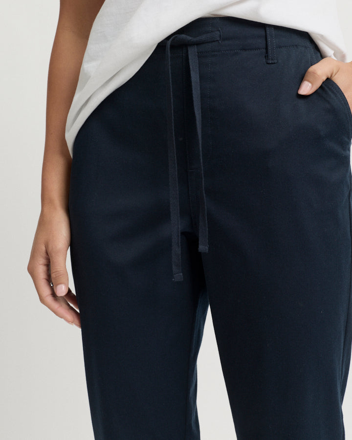 Yarra Trail Nova Jogger in NAVY