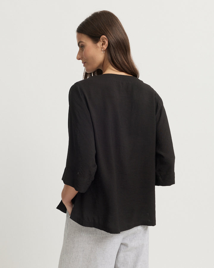Yarra Trail Skye Top in BLACK