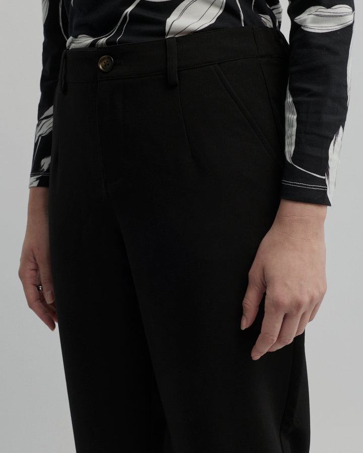 Yarra Trail Twany Pant in BLACK